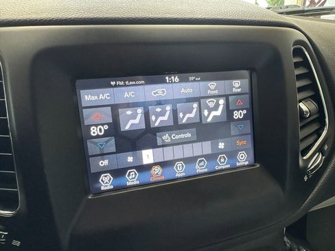 Used 2018 Jeep Compass Latitude w/ Popular Equipment Group image 24