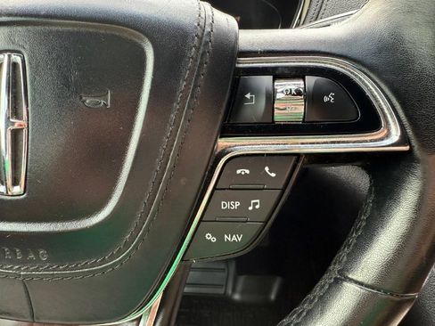 Used 2017 Lincoln Continental Select w/ Climate Package image 30