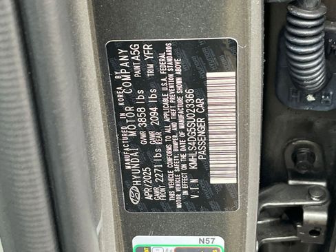 Used 2025 Hyundai Elantra SEL image 30