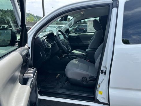 Used 2022 Toyota Tacoma SR w/ SR Convenience Package RWD image 12