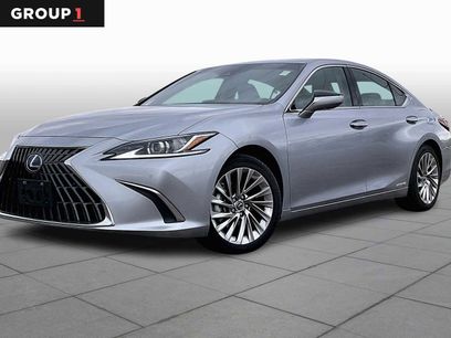 Used 2022 Lexus ES 300h w/ Luxury Package