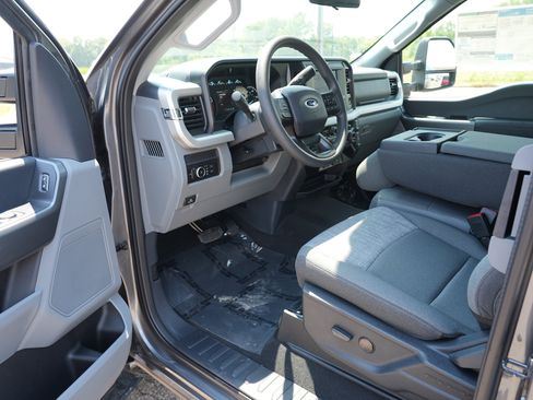 New 2026 Ford F250 XLT w/ FX4 Off-Road Package AWD/4WD image 15
