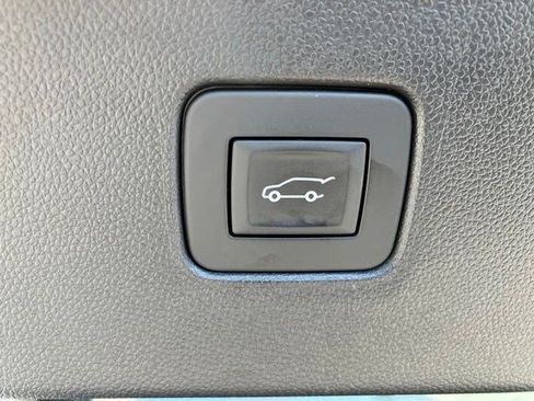 Used 2025 Buick Envista Sport Touring w/ Convenience II Package FWD image 27