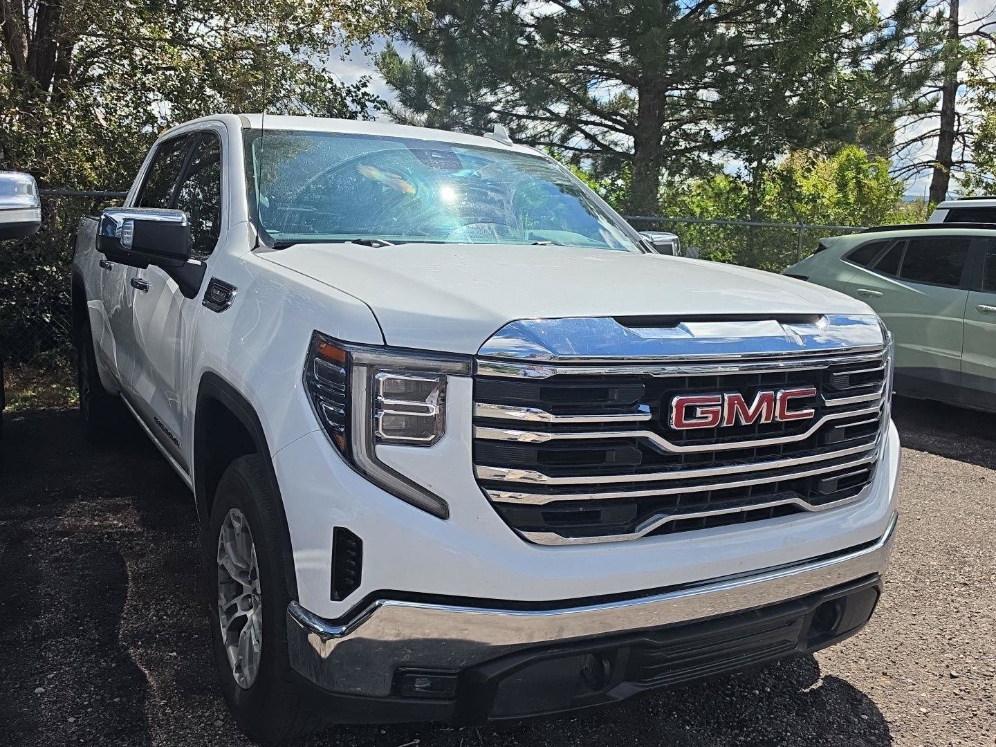 Used 2024 GMC Sierra 1500 SLT AWD/4WD image 2