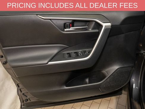 Used 2025 Toyota RAV4 XLE AWD/4WD image 11