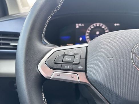 Used 2022 Volkswagen Taos SE image 13