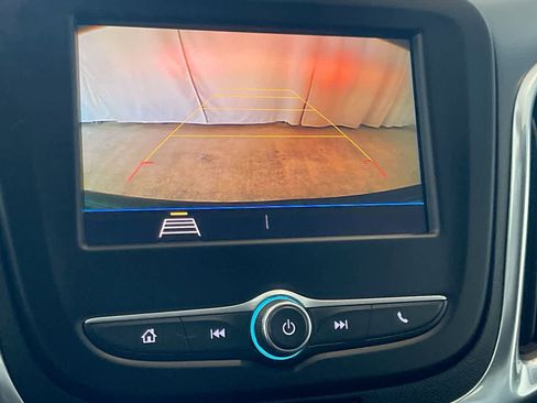 Used 2021 Chevrolet Equinox LT image 17