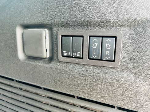 Used 2024 GMC Yukon XL AT4 w/ Technology Package AWD/4WD image 43