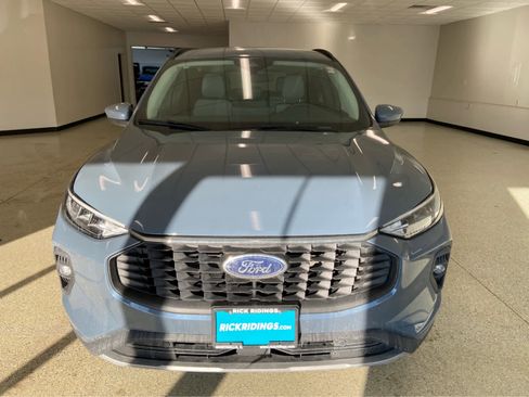 Used 2025 Ford Escape SE image 3