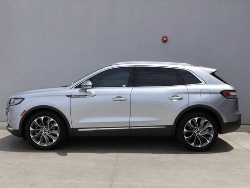 Used 2022 Lincoln Nautilus Reserve w/ Cargo Utility Package FWD image 2