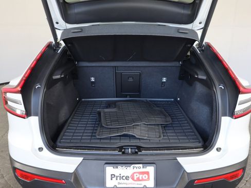 Used 2024 Volvo C40 Recharge Core image 8