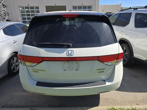 Used 2015 Honda Odyssey Touring image 3