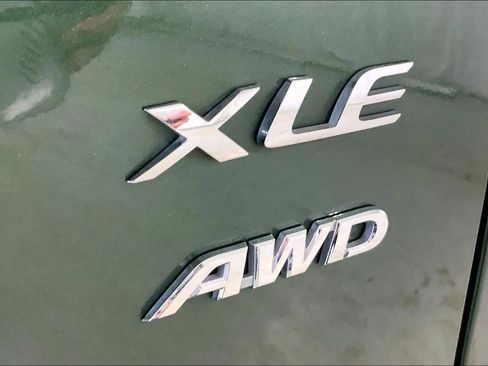 Used 2023 Toyota Corolla Cross XLE image 9