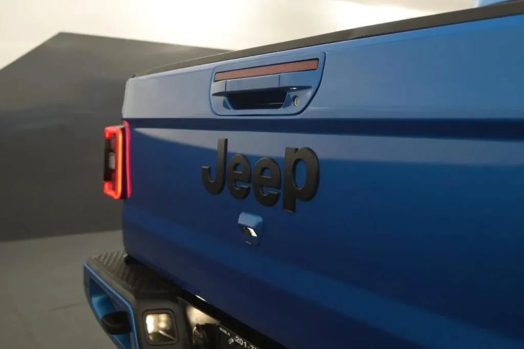 Used 2023 Jeep Gladiator Overland AWD/4WD image 20