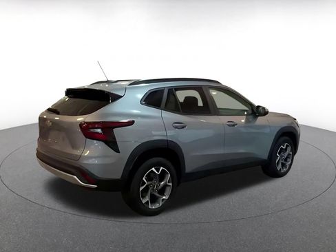 Used 2025 Chevrolet Trax LT FWD image 12