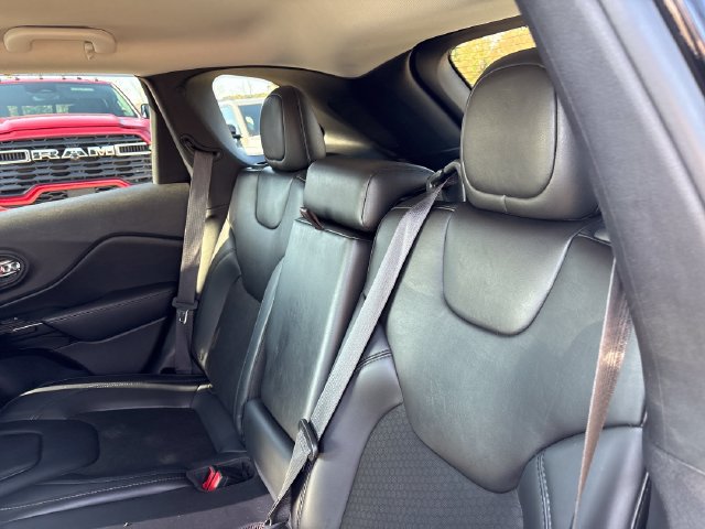 Used 2019 Jeep Cherokee Latitude Plus AWD/4WD image 21