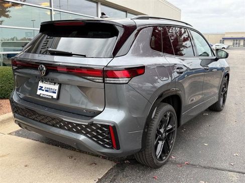 New 2026 Volkswagen Tiguan SE R-Line image 3