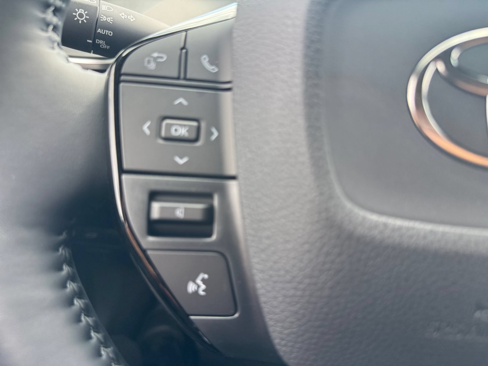 New 2027 Toyota Prius Limited FWD image 20