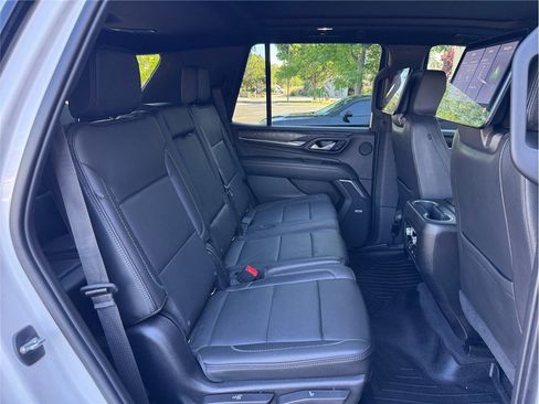 Used 2021 GMC Yukon Denali w/ Denali Premium Package AWD/4WD image 16