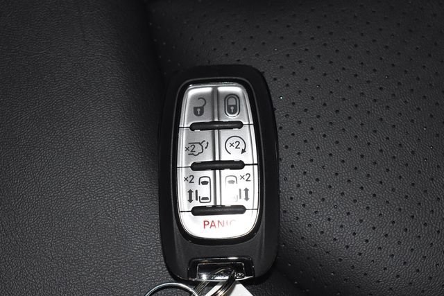 New 2026 Chrysler Pacifica Select AWD/4WD image 10