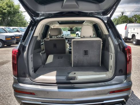 Used 2022 Cadillac XT6 Premium Luxury w/ Technology Package FWD image 27