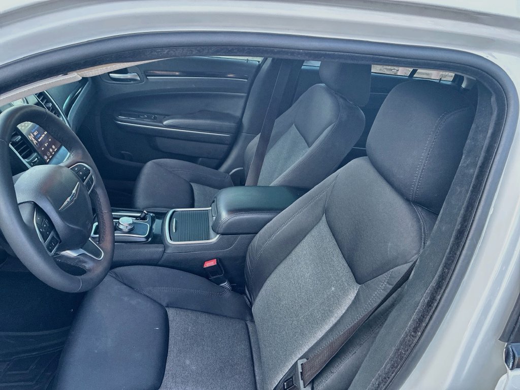 Used 2023 Chrysler 300 Touring w/ Sport Appearance Package RWD image 18