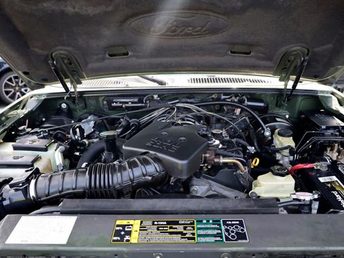 Used 2004 Ford Explorer Sport Trac XLT image 14