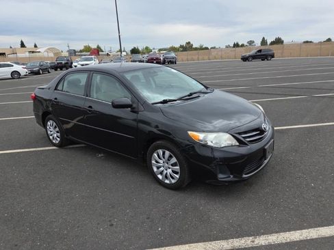 Used 2013 Toyota Corolla LE FWD image 2
