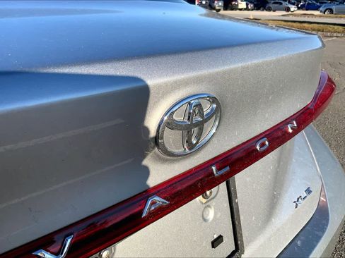 Used 2020 Toyota Avalon XLE image 9