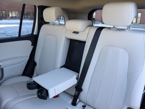 Used 2023 Mercedes-Benz EQB 300 4MATIC w/ Exclusive Package image 15