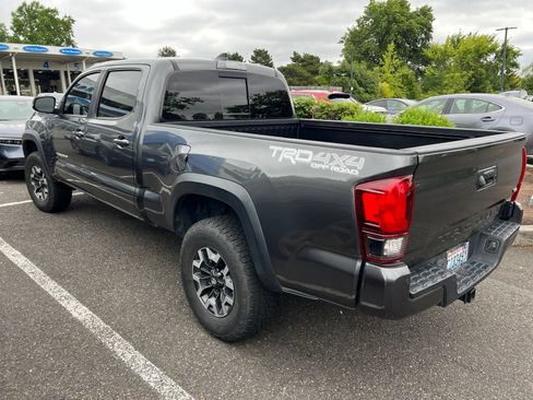Used 2019 Toyota Tacoma TRD Off-Road w/ Technology Package AWD/4WD image 6