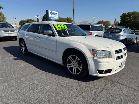 Used 2008 Dodge Magnum SXT image 1