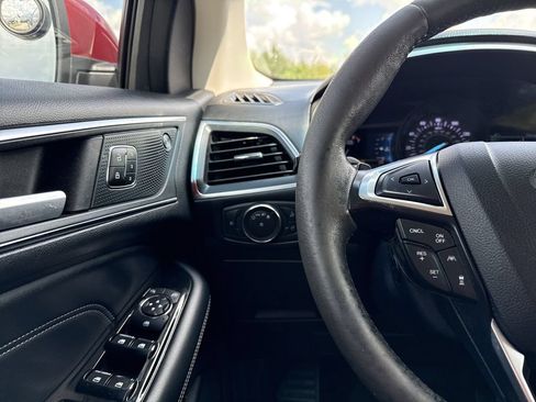 Used 2019 Ford Edge Titanium w/ Equipment Group 301A AWD/4WD image 17
