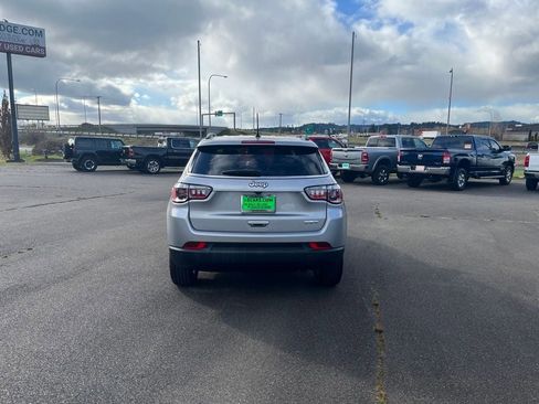 Used 2022 Jeep Compass Latitude image 4