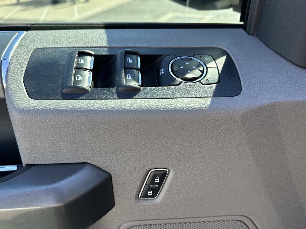 Used 2017 Ford F150 XLT w/ Equipment Group 302A Luxury AWD/4WD image 19