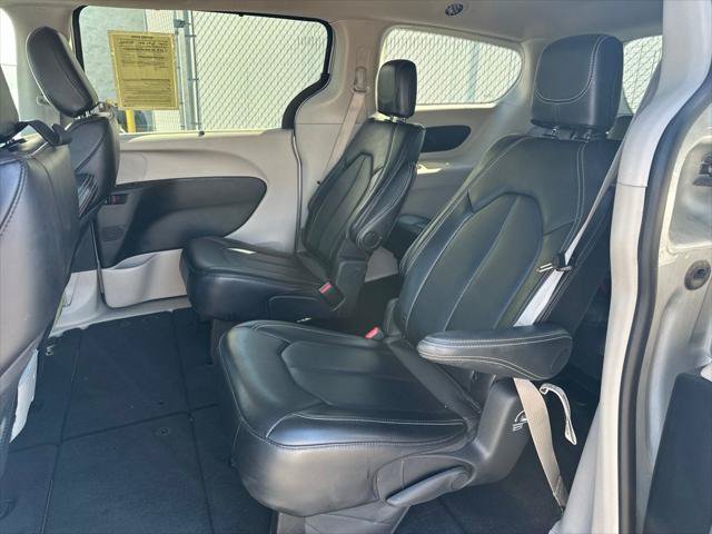 Certified 2024 Chrysler Pacifica Touring-L FWD image 8