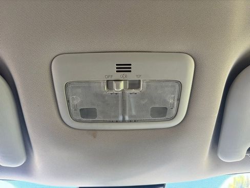 Used 2018 Toyota Corolla LE image 26