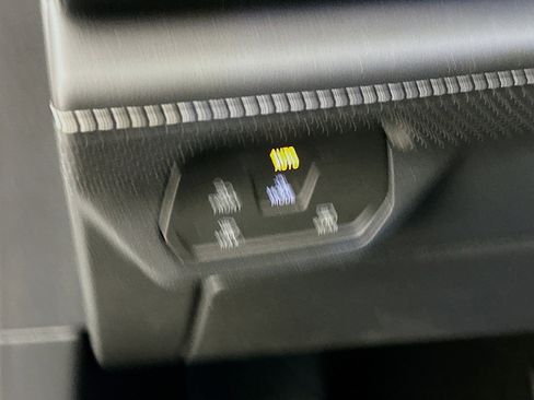 Used 2024 Volkswagen Atlas Cross Sport SE image 17