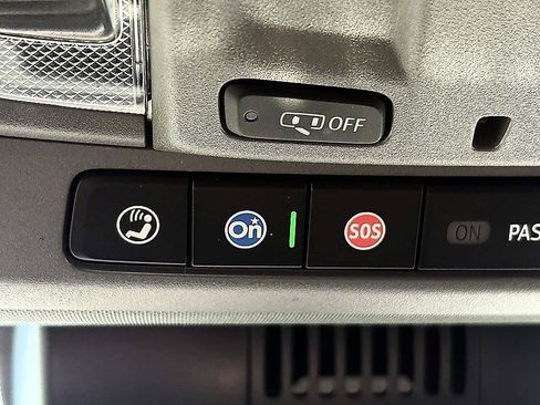 Used 2023 Chevrolet Silverado 1500 LT AWD/4WD image 23