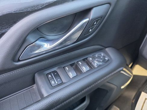 Used 2021 GMC Yukon Denali w/ Denali Premium Package image 8