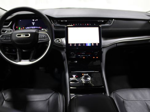 Used 2023 Jeep Grand Cherokee Limited w/ Black Appearance Package image 2