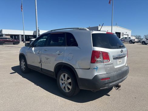 Used 2011 Kia Sorento LX w/ Convenience Pkg image 5