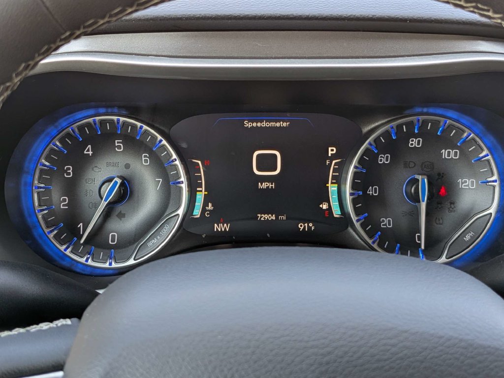 Used 2024 Chrysler Pacifica Touring-L FWD image 24