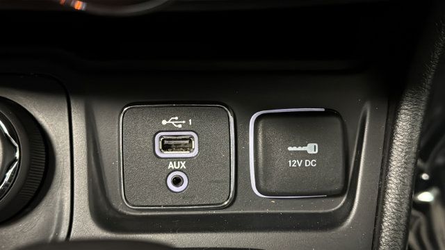 Used 2020 Jeep Cherokee Latitude AWD/4WD image 29