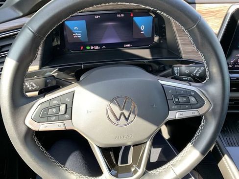 Used 2025 Volkswagen Atlas SEL AWD/4WD image 19
