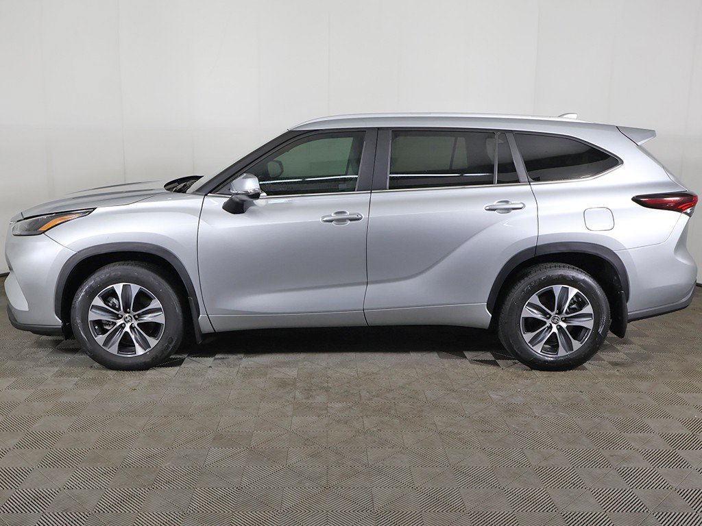 Used 2024 Toyota Highlander XLE AWD/4WD image 18