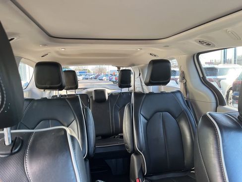 Used 2023 Chrysler Pacifica Limited image 37