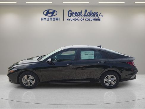 New 2026 Hyundai Elantra SE FWD image 8