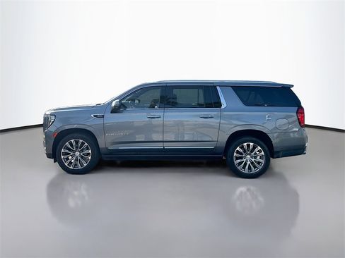 Used 2021 GMC Yukon XL Denali w/ Denali Premium Package image 5