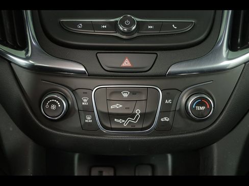 Used 2018 Chevrolet Equinox LT image 21